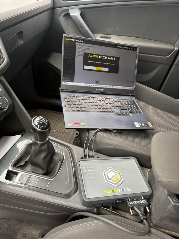 Reprogramación por OBD desde el habitáculo con equipamiento profesional y portátil